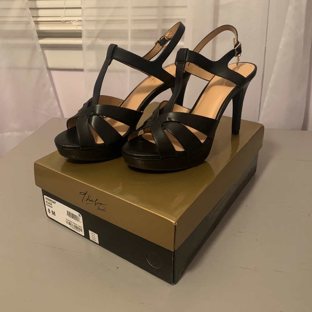 Thalia Sodi black leather heels